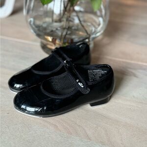 Tap shoes size 1